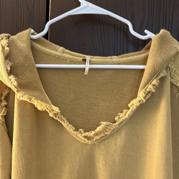 Free People mustard colored hooded sweatshirt with cloth bottom oversized - Picture 4 of 13